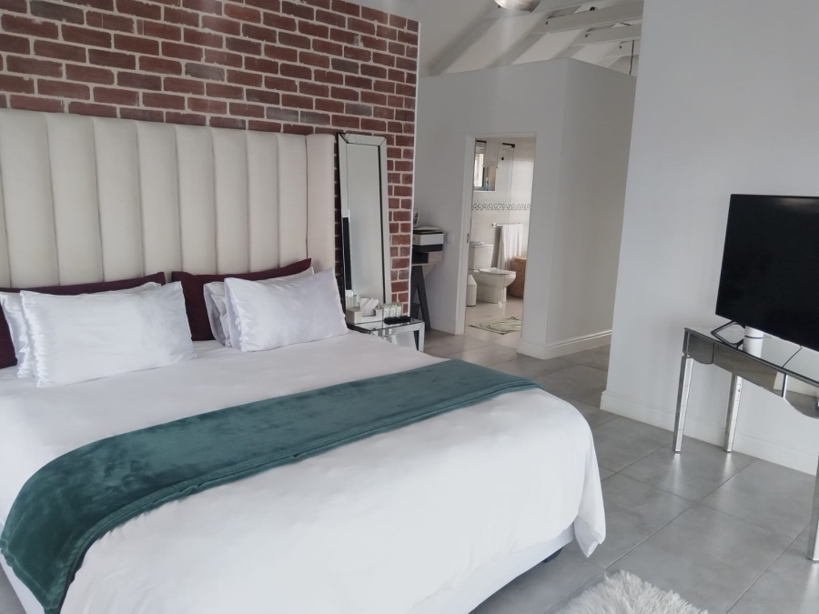 To Let 4 Bedroom Property for Rent in Glencairn Western Cape